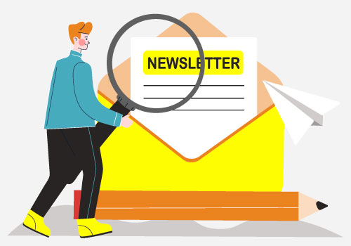 Illustration zum Thema Newsletter. Es zeigt einen Großen Brief mit dem Textinhalt "Newsletter", davor ein großer Bleistift und ein Mann mit einer Lupe, die er über die Aufschrift "Newsletter" hält.